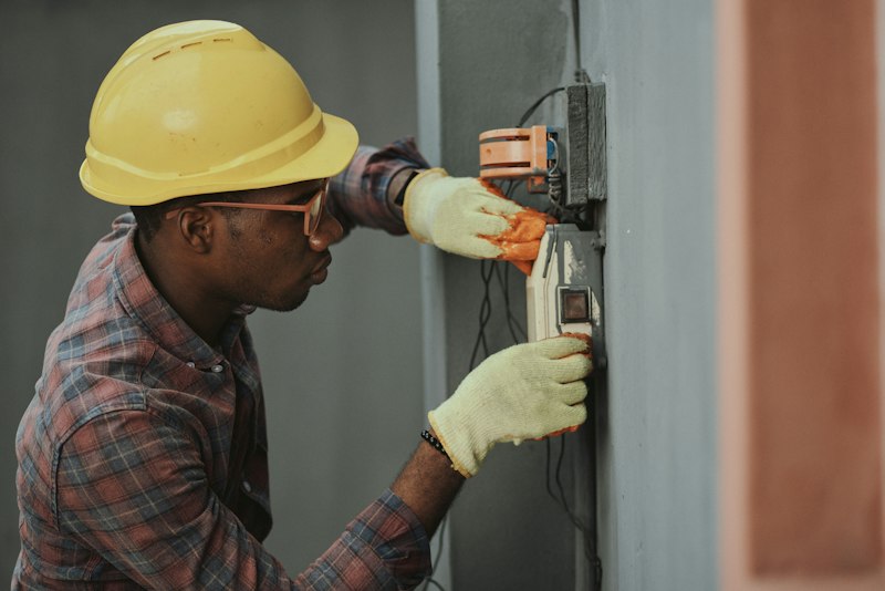 Installatore e Manutentore di Impianti Elettrici Civili e Building Automation