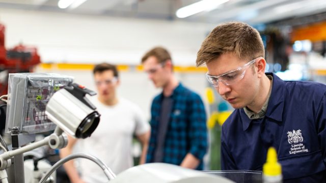 Operatore Macchine Utensili a Controllo Numerico (CNC)